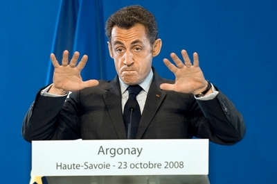 小男サルコジ大統領、CO2排出量は一般人の1000倍