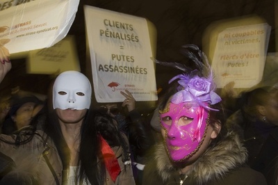 フランス下院、買春客に罰金科す法案を可決
