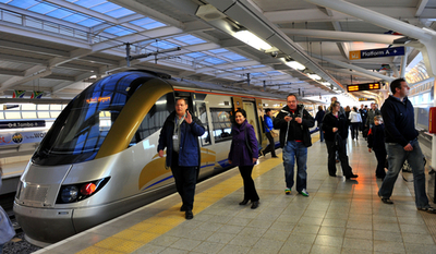 W杯直前、南アにアフリカ初の高速鉄道が開通
