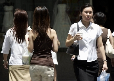 女性の脇の臭いを嗅いだ男性に禁固・むち打ち刑、シンガポール