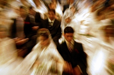 新婚旅行はしゅうとめ同伴で、伊マザコン夫に「三くだり半」