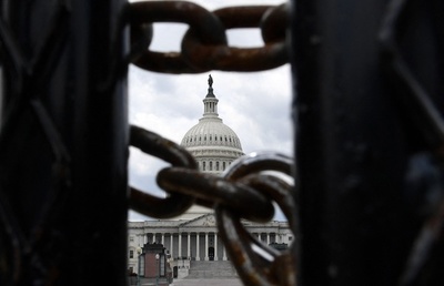 米議事堂のフェンス撤去作業始まる 議会襲撃から6か月