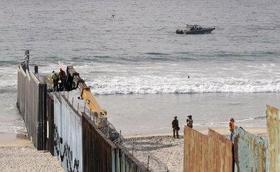 メキシコ国境の米兵規模「ほぼ上限に」 国防副長官