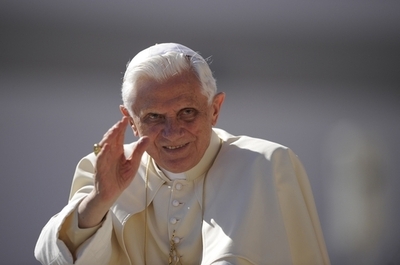 「実生活に無関心になる恐れあり」、ローマ法王が新技術の利用に警鐘