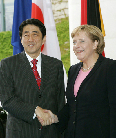 安倍首相、G8に先立ちEU首脳と会談、北朝鮮問題も協議