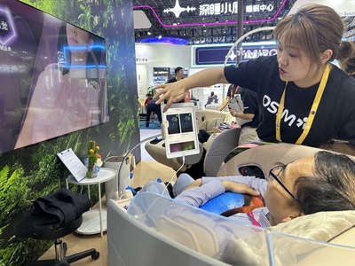 中国、ヘルステックの発展で高齢化に対応 消費博に多数展示