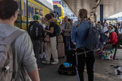 ベラルーシからバスで隣国へ、抑圧逃れる最後の脱出経路