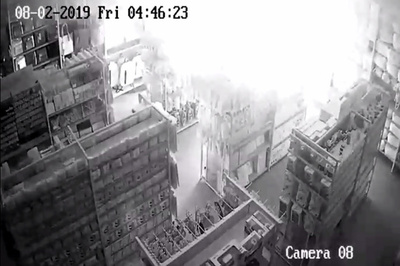 タイ首都、商業施設で起きた爆発の瞬間と容疑者を店内カメラが捉える