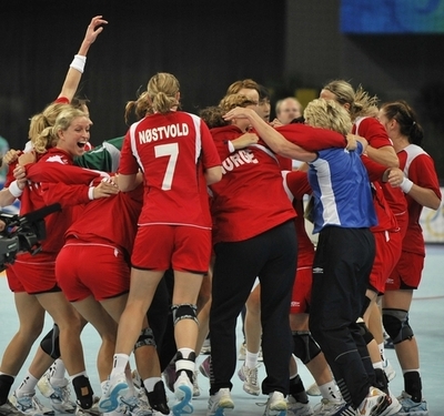 女子ノルウェー 韓国に競り勝ち決勝進出