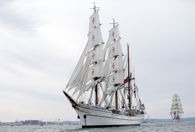  歴史的な帆船が集結、仏ルアーブル開港500年を祝う