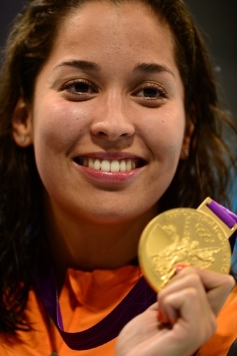 クロモビジョジョが女子50メートル自由形で金メダル