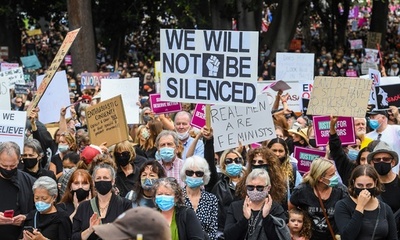 性暴力と不平等「もうたくさん」 豪各地で女性らデモ行進