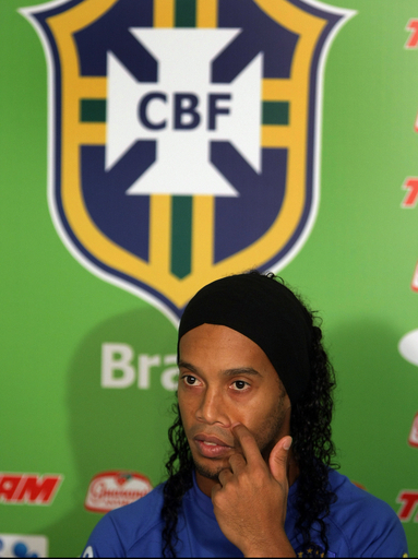 足首痛のロナウジーニョ 南米予選ペルー戦出場か