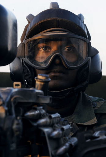 スリランカ死者14人の自爆攻撃、軍がLTTEに反撃