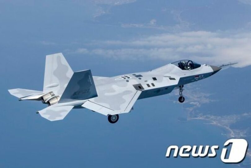韓国型戦闘機KF-21「ポラメ」試製「5号機」（防衛事業庁提供）(c)news1