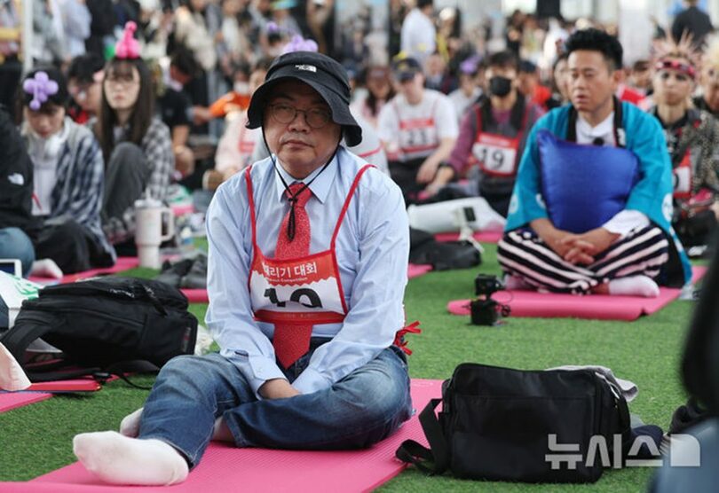 2025年5月11日、ソウル・盤浦漢江公園の潜水橋で開かれた「漢江ボーッと大会2025」(c)NEWSIS