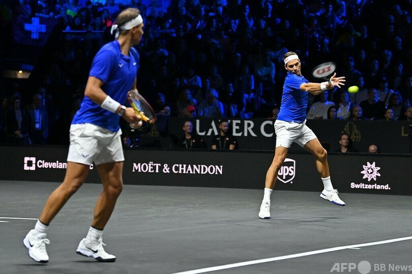 フェデラー、涙の現役引退 盟友ナダルとダブルスで幕