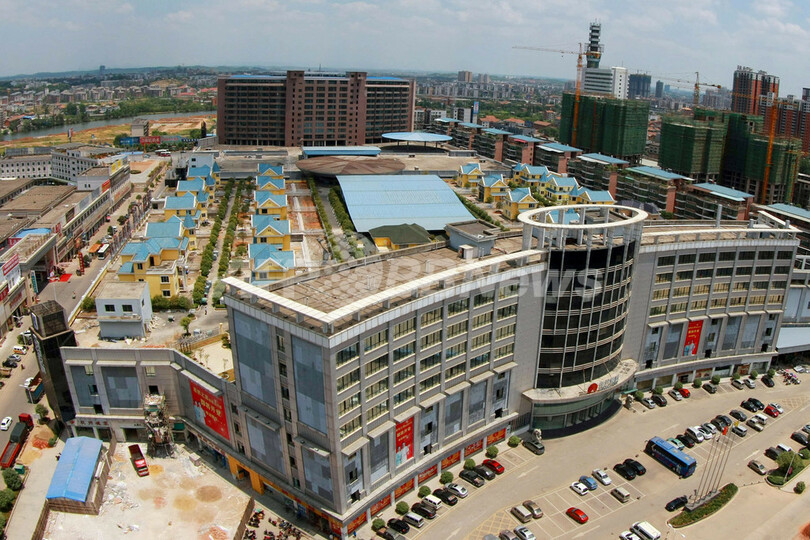 ショッピングモール屋上に戸建て団地、解体も販売もできず 中国