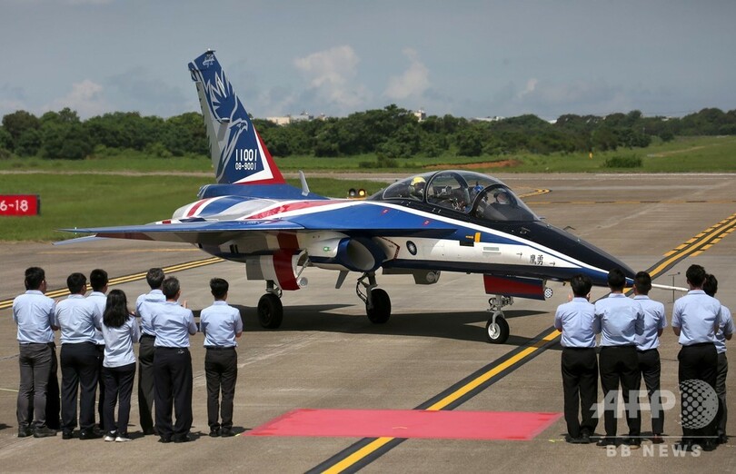 軍事面で「自立」余儀なくされる台湾、自主開発の練習機を初公開