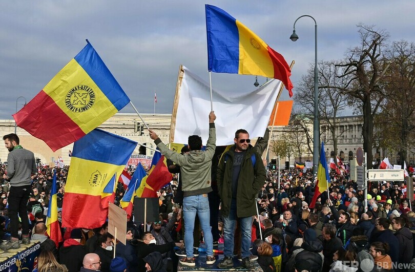 欧州各地で抗議デモ コロナ感染再拡大で規制強化