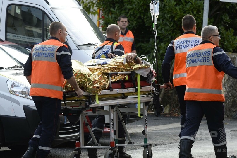 バスと大型トラックが正面衝突、43人死亡 仏南西部