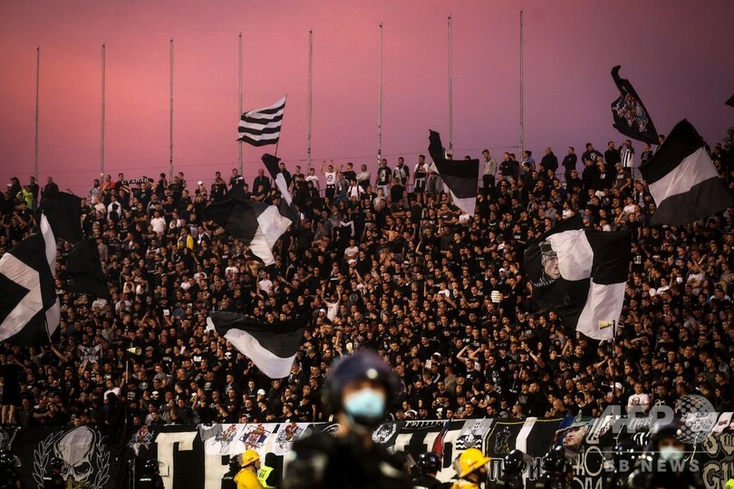 サッカーセルビア杯に1.6万人の観客、政府の規制緩和を受け