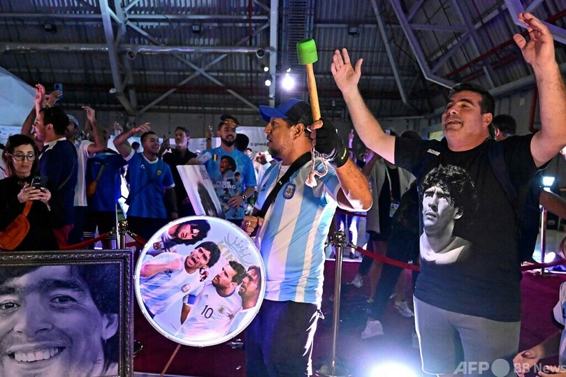 マラドーナ氏死去から2年、カタールW杯でファンや元同僚が追悼