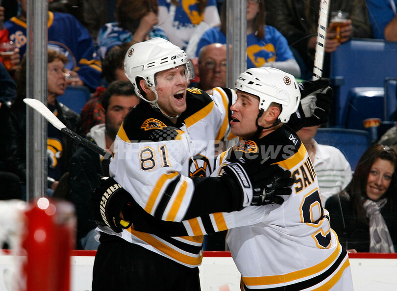 ブルーインズ セイバーズに敗れ連勝4でストップ