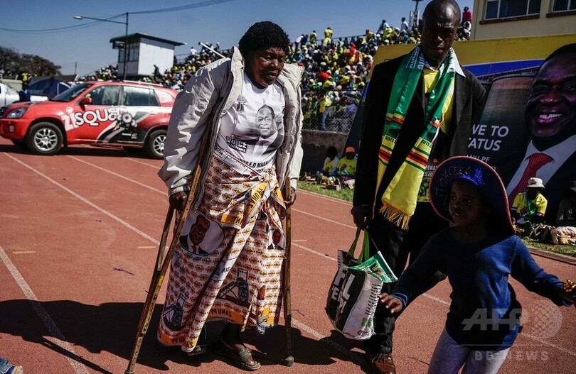 ジンバブエの与党集会で爆発 15人負傷 大統領暗殺未遂か