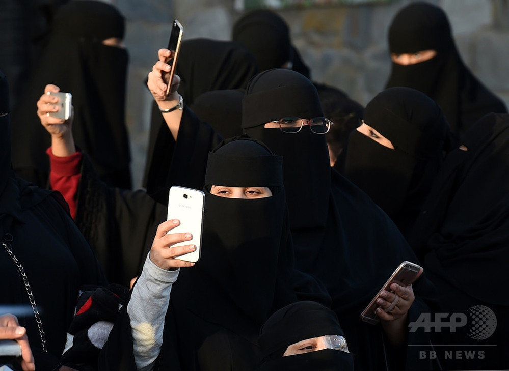 spy hijab