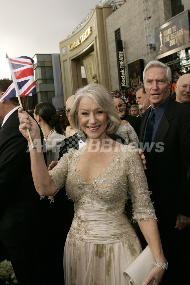 ヘレン・ミレン、女王からの晩餐会招待を辞退 英国 写真2枚 国際ニュース:AFPBB News