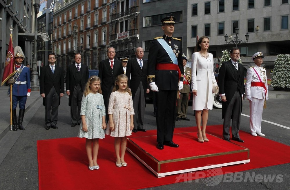 新国王フェリペ6世、戴冠式で即位の宣誓 スペイン 写真7枚 国際 【在庫切れ】 金 スペイン フェリペ6世 旧貨幣/金貨/銀貨/記念硬貨