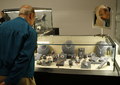 クリスティーズ（Christie’s）のオークションに出品されたジュエリーの展示場。（2007年10月11日撮影）(c)AFP/Stan HONDA