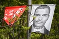 スペインの与党・社会労働党のペドロ・サンチェス首相の選挙ポスター（2019年4月21日撮影）。(c)GABRIEL BOUYS / AFP