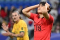 サッカーアジアカップ、準々決勝、オーストラリア対韓国。チャンスを逃して悔しがる韓国の李康仁（2024年2月2日撮影）。(c)HECTOR RETAMAL / AFP