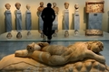 ギリシャ・アテネの国立考古学博物館（National Archaeological Museum）で展示される古美術品（2012年3月18日撮影）。(c)AFP/ARIS MESSINIS