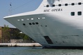 イタリアのベネチアで、観光船と衝突した大型クルーズ船MSCオペラ（2019年6月2日撮影）。(c)Andrea PATTARO / AFP