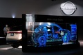 日産自動車が発表した新型電気自動車（EV）「アリア」の特徴を説明するディスプレー。横浜市のニッサンパビリオンで（2020年7月14日撮影）。(c)Kazuhiro NOGI / AFP
