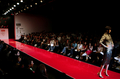 2008年3月12日、インド・ニューデリー市内で発表されたSuneet Varmaの08/09年秋冬コレクション。(c)AFP/Manpreet ROMANA