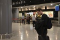 アルメニアの首都エレバンの空港に到着したロシア人（2022年9月21日撮影）。(c)Karen MINASYAN / AFP