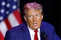 米ウィスコンシン州プレーリードゥシーンで開かれた選挙集会で演説する共和党の大統領候補、ドナルド・トランプ前大統領（2024年9月28日撮影）。(c)KAMIL KRZACZYNSKI / AFP