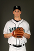 米大リーグ（MLB）のシアトル・マリナーズ（%%Seattle Mariners%%）は25日、キャンプが行われているアリゾナ州ピオリア（Peoria）でメディア向けのフォトデーを催した。写真はポーズをとるクリフ・リー（%%Cliff Lee%%）。（2010年2月25日撮影）(c)AFP/Getty Images/Ezra Shaw