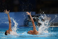 第15回世界水泳選手権（15th FINA World Championships）は21日、スペイン・バルセロナ（Barcelona）でシンクロナイズドスイミングのデュエット・テクニカルルーティン（TR）が行われ、ロシアのスベトラナ・ロマシナ（Svetlana Romashina）／スベトラナ・コレスニチェンコ（Svetlana Kolesnichenko）組が優勝した。

デュエットTR決勝の演技に臨むスペインのマルガリータ・クレスピ・ハウメ（Margalida Crespi Jaume）／オナ・カルボネール・バレステロ（Ona Carbonell Ballestero）組（2013年7月21日撮影）。(c)AFP/JAVIER SORIANO