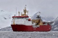 消息を絶ったアルゼンチン海軍の潜水艦「サンフアン」捜索に投入された英海軍の哨戒艦プロテクター。英海軍提供（2017年11月20日提供）。(c)AFP/UK ROYAL NAVY