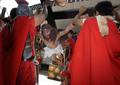 2008年3月20日、フィリピンのMandaluyongで、イースター（Easter、復活祭）の行事の一環で、キリスト受難を再現するカトリック教徒。(c)AFP/LUIS LIWANAG