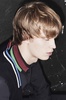 ニット SK7112-185 26,000円、シャツSM7109-185 26,000円（ともに税抜）(c)Fred Perry