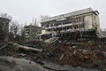 ウクライナ東部ドネツク州バフムートで破損した建物（2022年12月16日撮影、資料写真）。(c)Genya SAVILOV / AFP