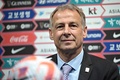 韓国・坡州で就任会見に臨むサッカー韓国代表のユルゲン・クリンスマン新監督（2023年3月9日撮影）。(c)Anthony WALLACE / AFP
