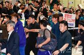 「出ていけ！」辞意表明の韓国代表監督に怒号…歓迎も取材も「ゼロ」、W杯帰国で前代未聞の“厳戒態勢”