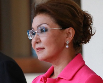 電撃辞任のカザフ前大統領の長女、上院議長に 後継への布石か